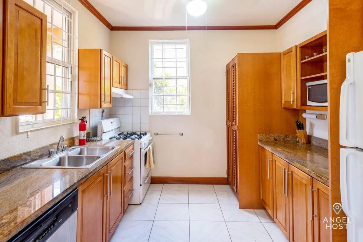 2-Story Townhome With Private Pool, Ideal For Group! Christ Church Exterior foto